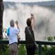 Turistas registrando belos momentos nas trilhas do Parque 